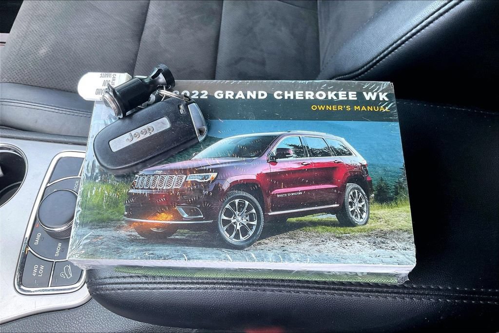 Used 2022 Jeep Grand Cherokee Laredo X AWD/4WD image 11