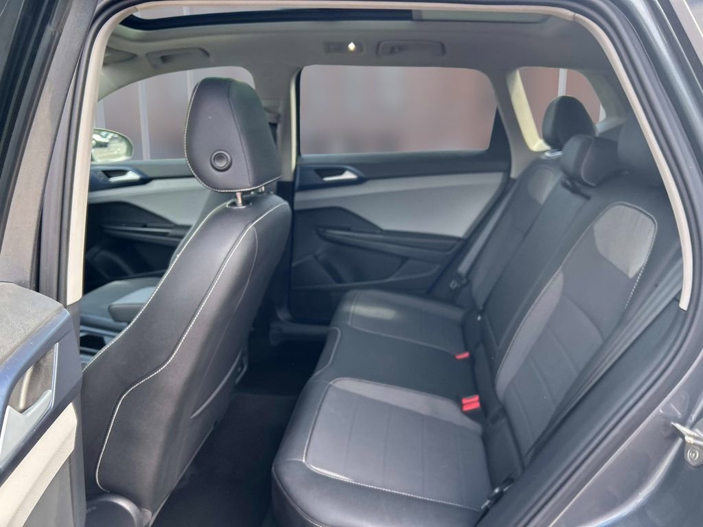 Used 2024 Volkswagen Taos SE image 12