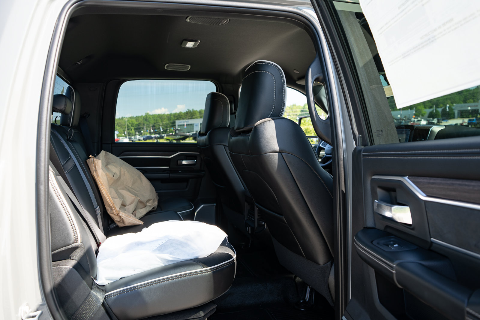 New 2026 RAM 4500 4x4 Crew Cab DRW w/ Laramie Trim Package image 19