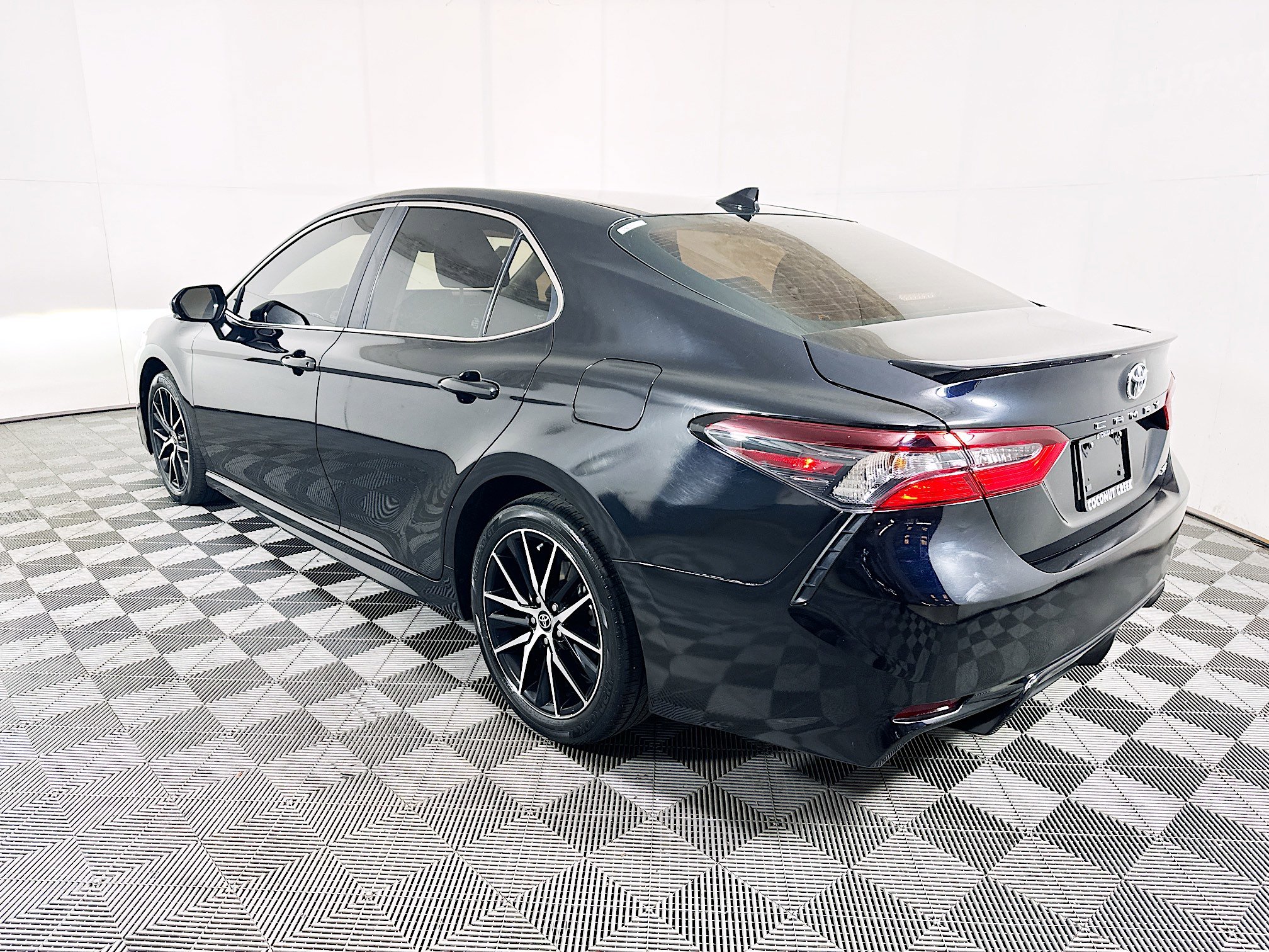 Used 2024 Toyota Camry SE image 5