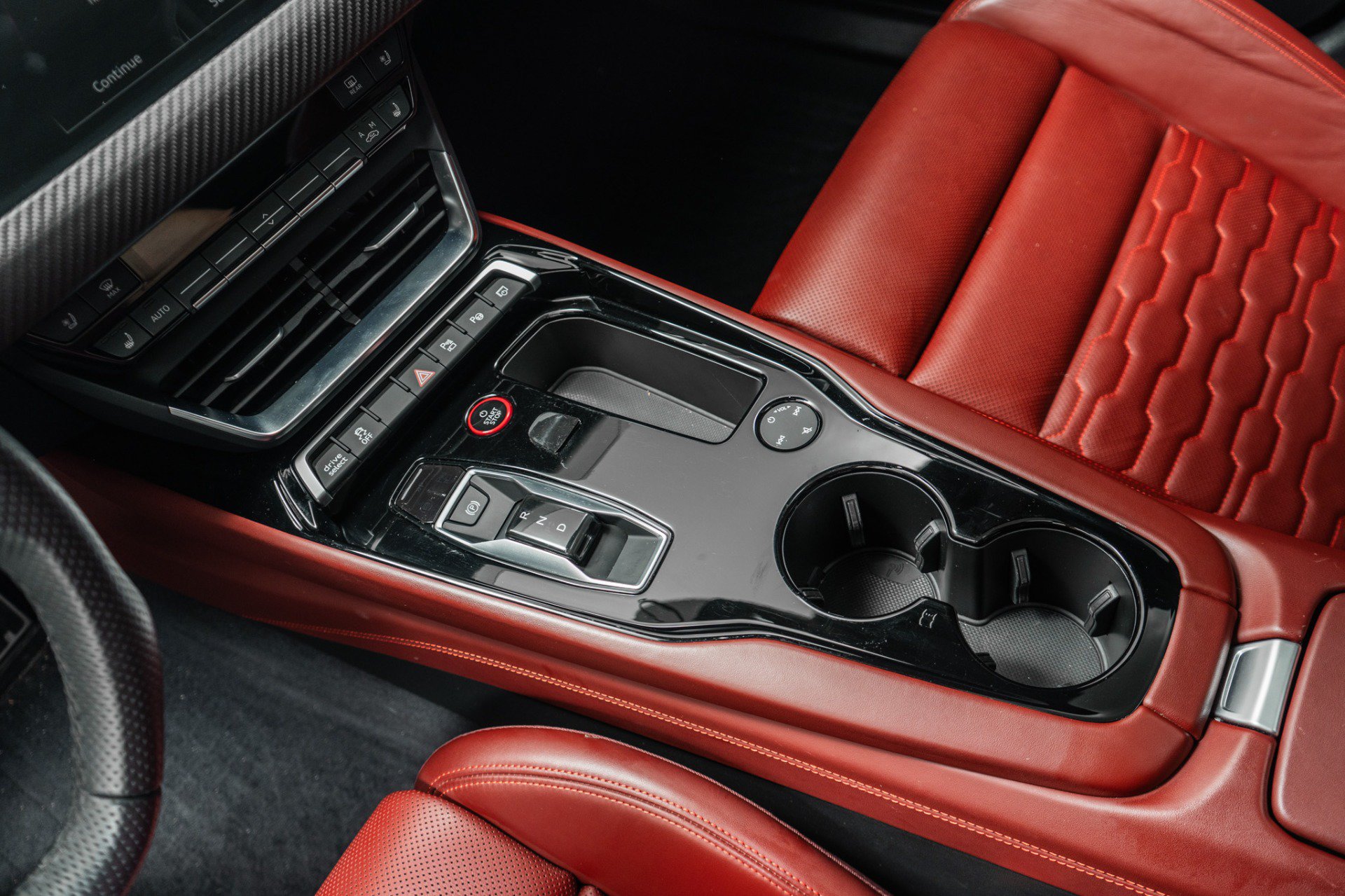 Used 2023 Audi RS e-tron GT w/ Carbon Performance Package AWD/4WD image 29