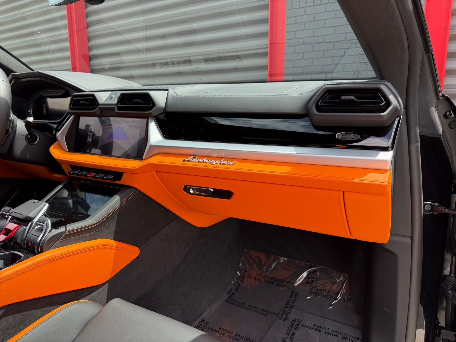 Used 2025 Lamborghini Urus SE image 21