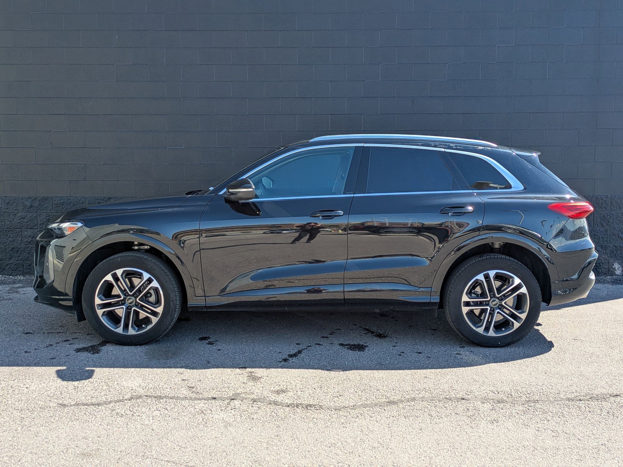 Used 2025 Audi Q5 Premium w/ Convenience Package image 9