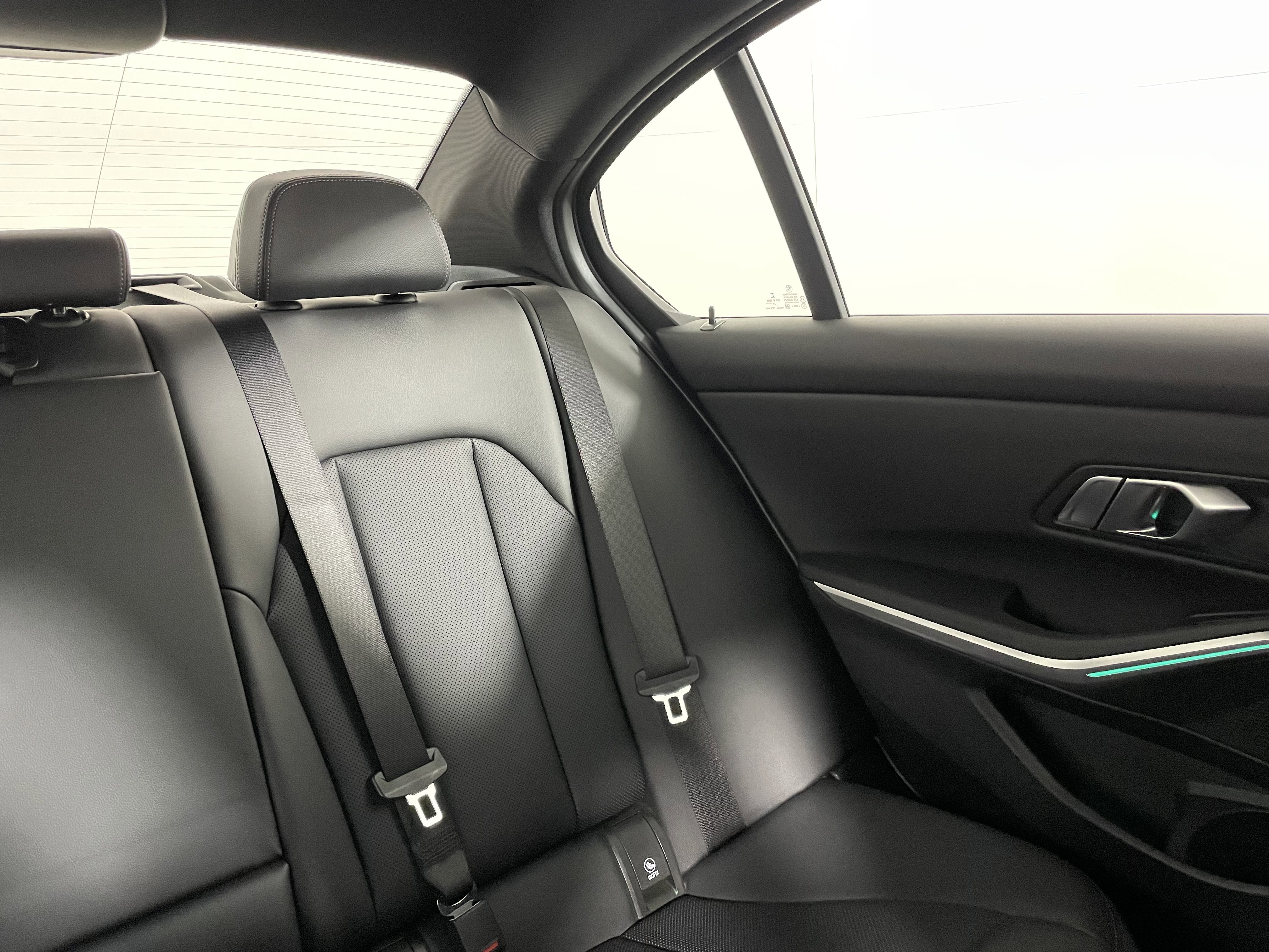 Used 2022 BMW 330i xDrive Sedan w/ Driving Assistance Package image 15