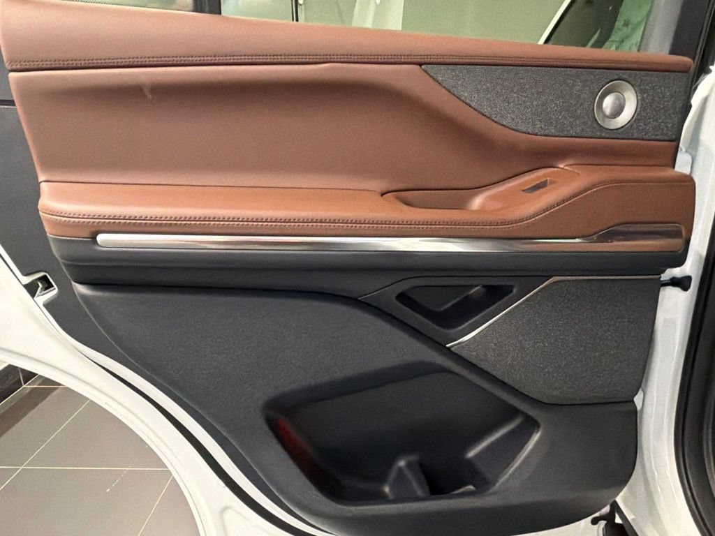 New 2026 Lincoln Navigator Reserve AWD/4WD image 37