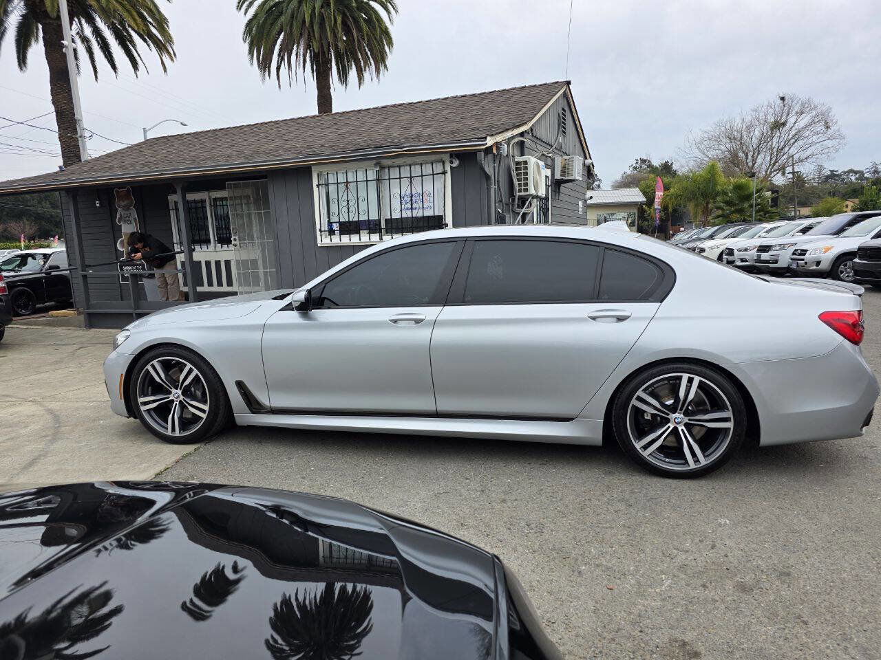 Used 2016 BMW 740i image 9