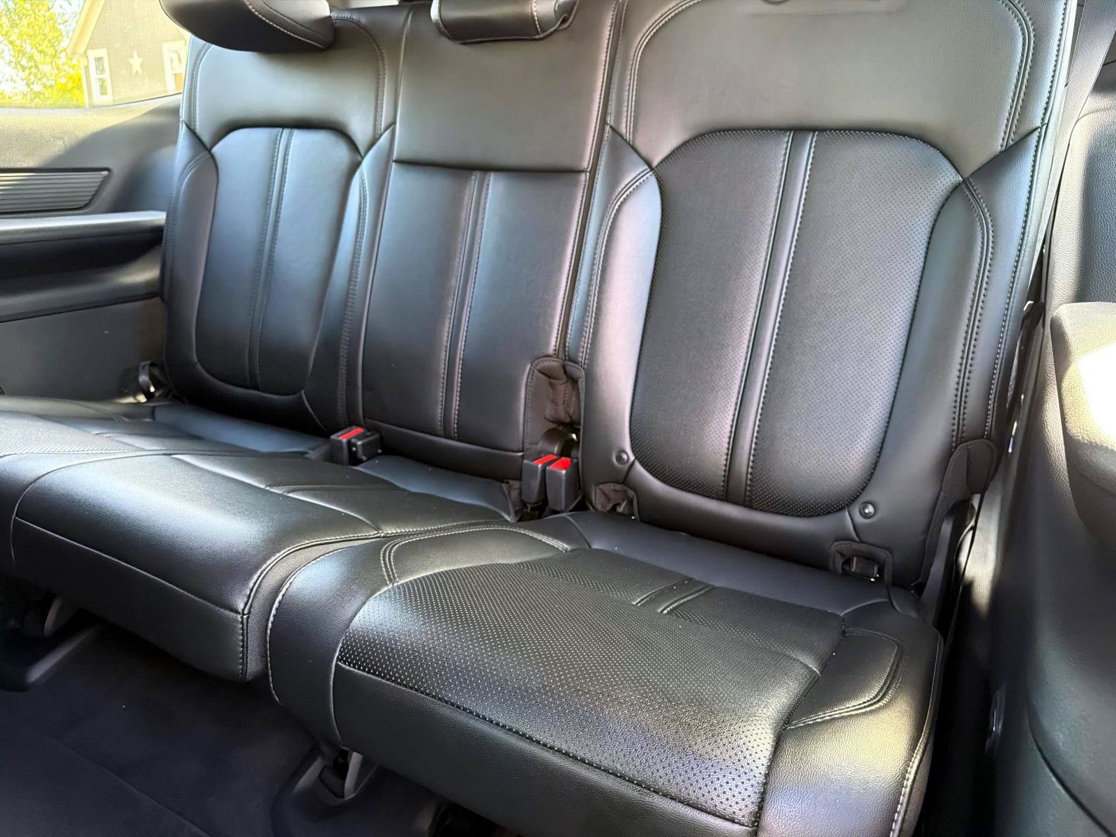 Used 2025 Jeep Wagoneer 4WD image 7