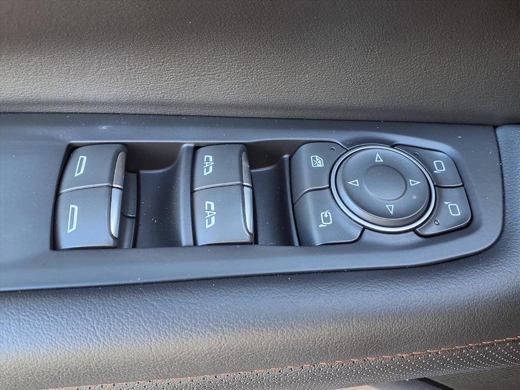 Used 2025 Chevrolet Suburban High Country image 12