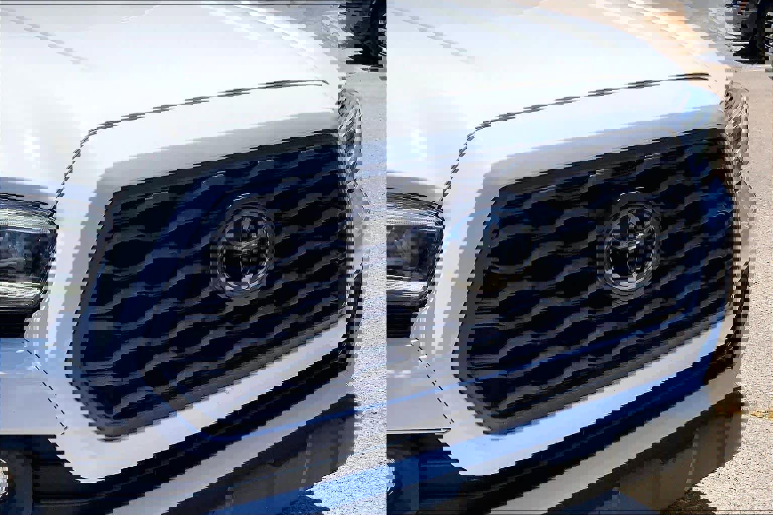 Used 2021 Toyota Tacoma TRD Off-Road w/ Technology Package AWD/4WD image 29