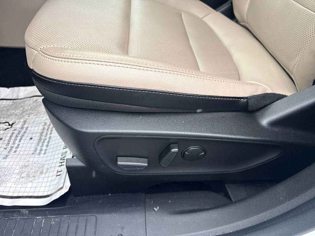 Used 2022 Ford Escape SEL image 28