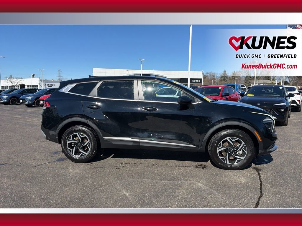 Used 2025 Kia Sportage LX image 4