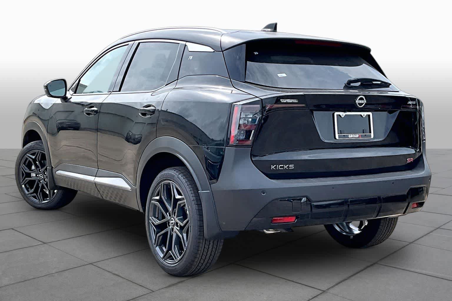 New 2026 Nissan Kicks SR FWD image 7