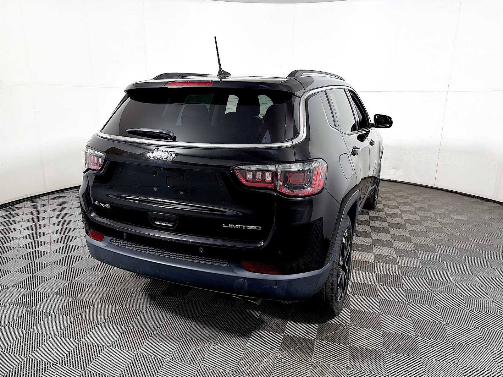 Used 2022 Jeep Compass Limited w/ Sun and Sound Group AWD/4WD image 6