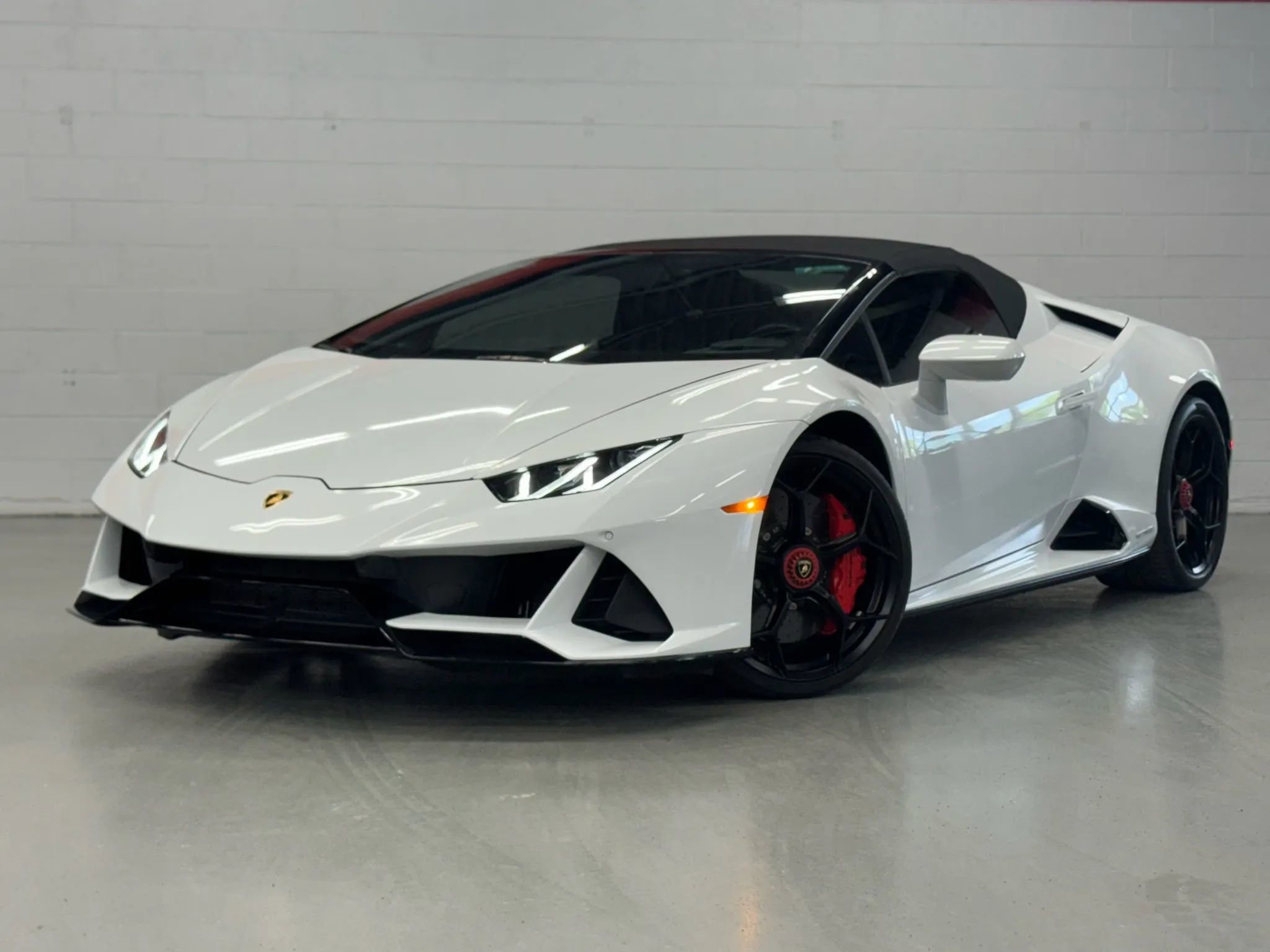 Used 2020 Lamborghini Huracan EVO image 3