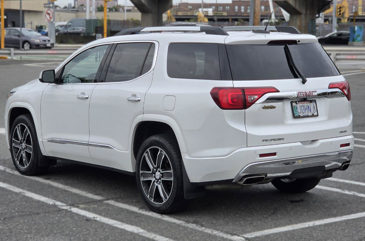 Used 2017 GMC Acadia Denali w/ Technology Package AWD/4WD image 5