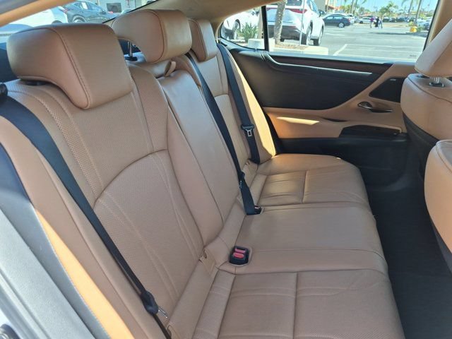Used 2024 Lexus ES 300h w/ Accessory Package (Z1) FWD image 33