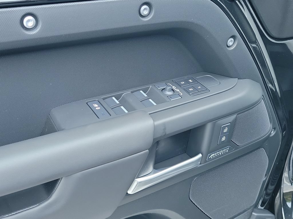 New 2026 Land Rover Defender 110 X-Dynamic SE AWD/4WD image 23