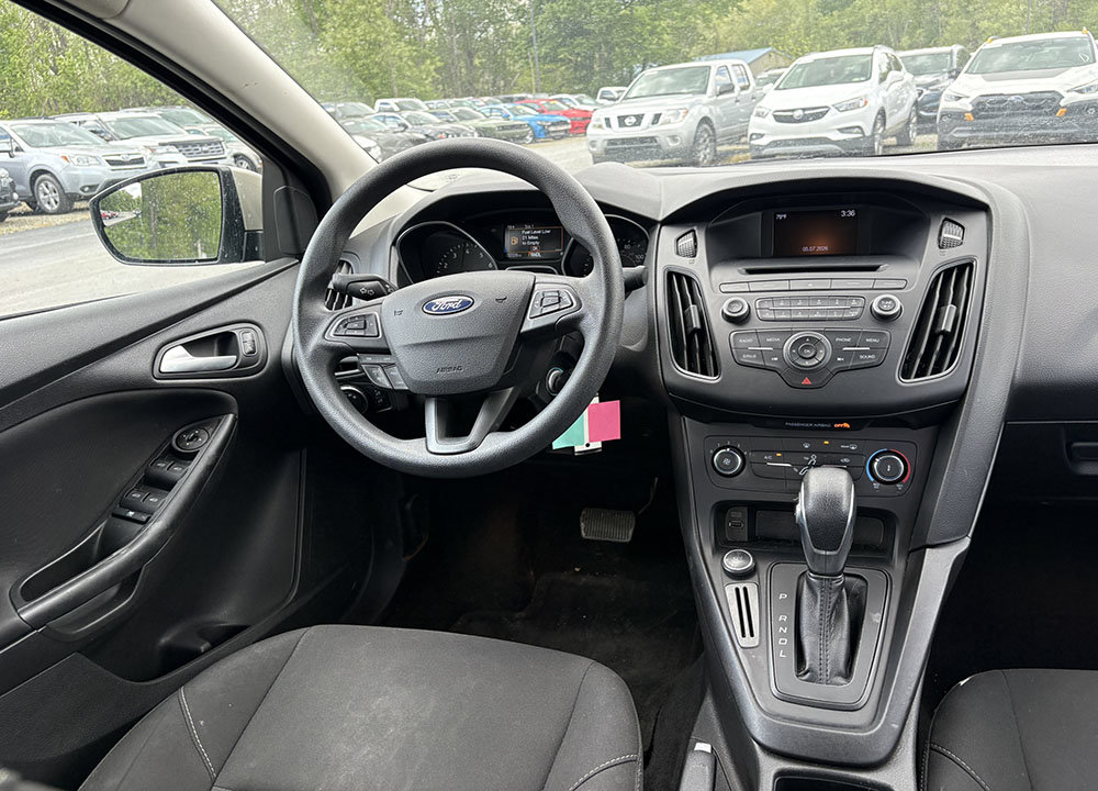 Used 2017 Ford Focus SE FWD image 5
