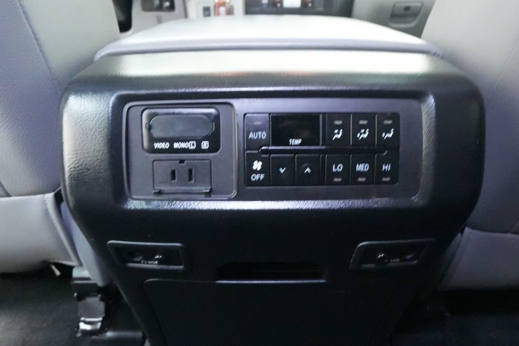 Used 2013 Toyota Sequoia Platinum image 22
