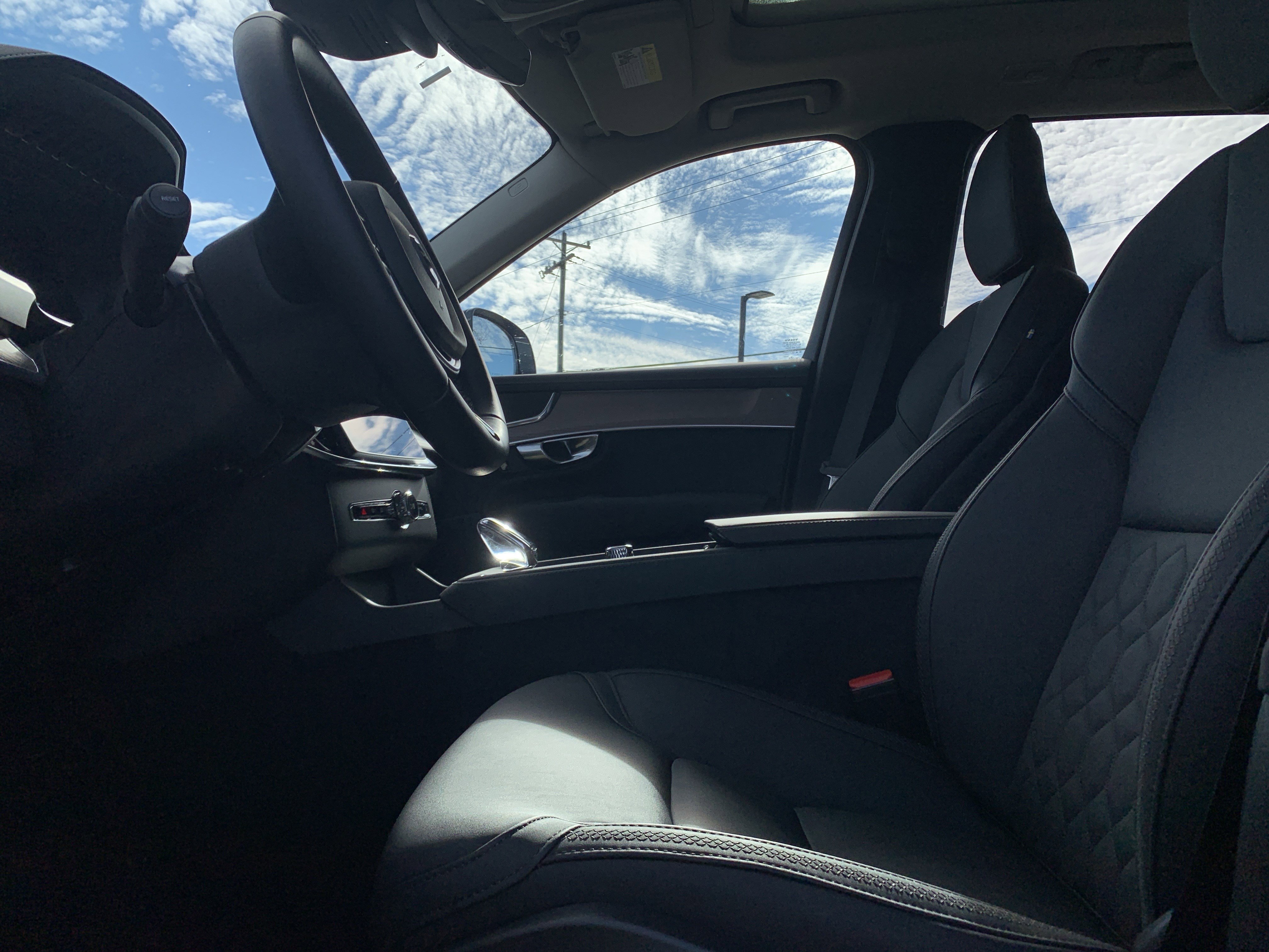 Used 2025 Volvo XC90 B6 Plus image 16