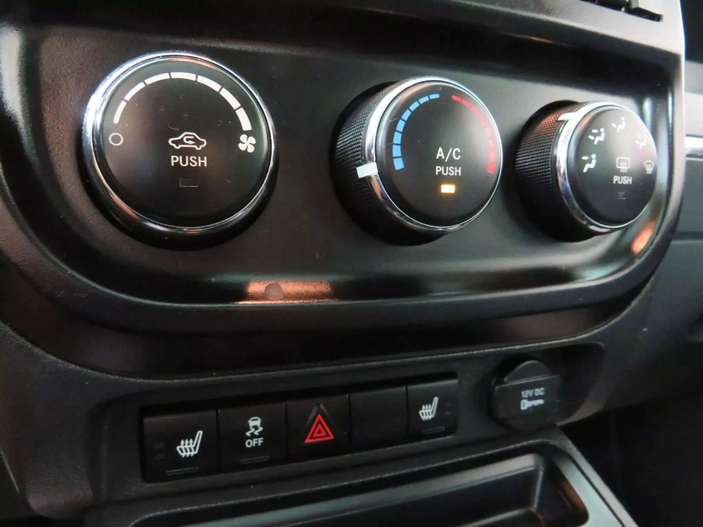 Used 2013 Jeep Compass Latitude w/ Sun/Sound Group FWD image 19