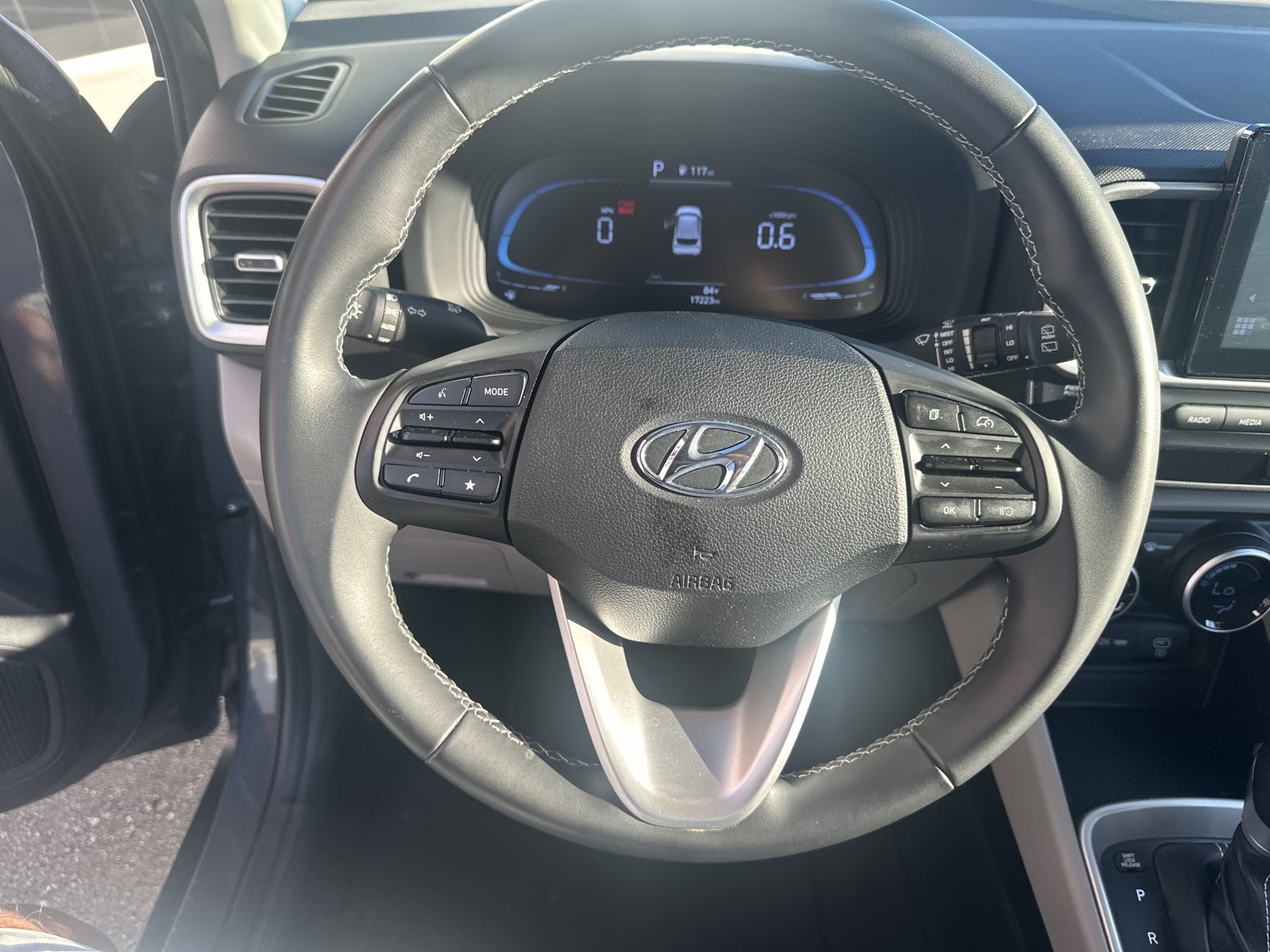 Used 2025 Hyundai Venue SEL FWD image 11