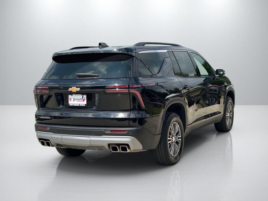 Used 2025 Chevrolet Traverse LT FWD image 5