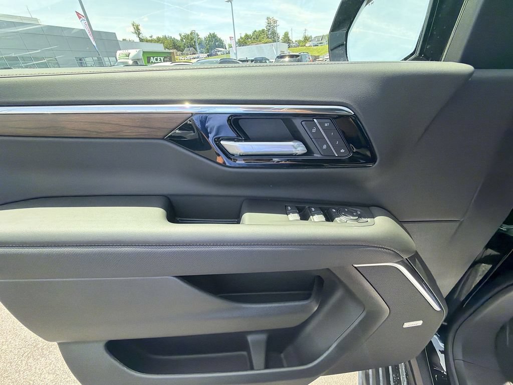 New 2026 Chevrolet Suburban High Country AWD/4WD image 19