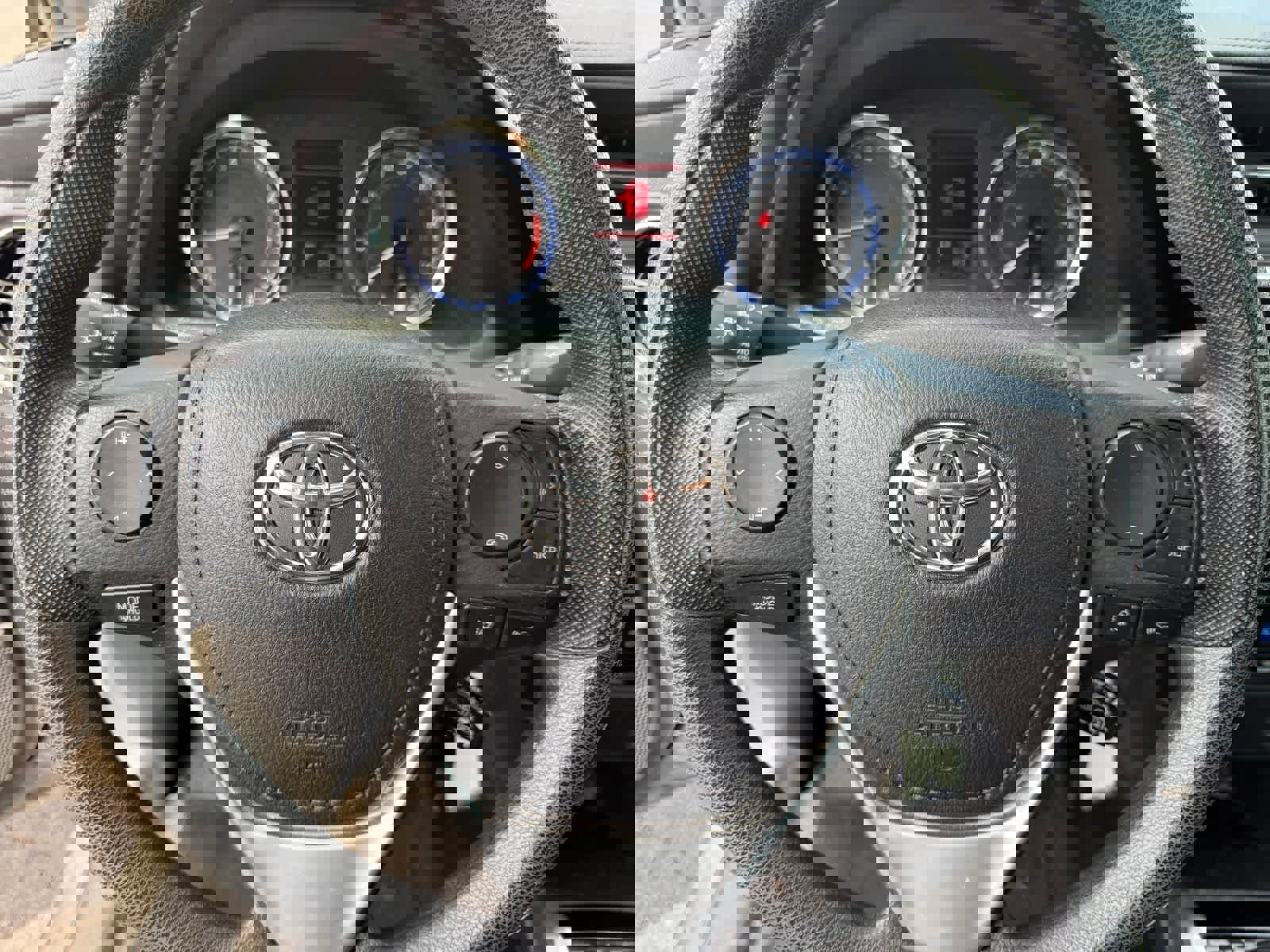 Used 2019 Toyota Corolla LE w/ Carpet Mat Package (TMS) FWD image 18