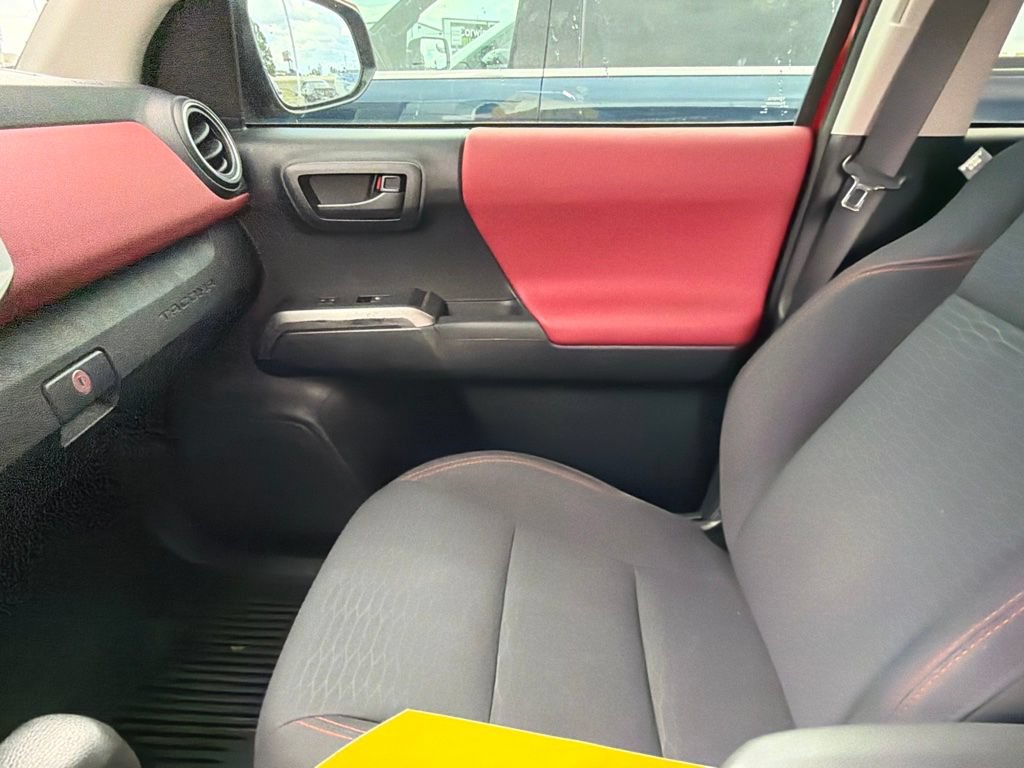 Used 2019 Toyota Tacoma SR5 RWD image 15
