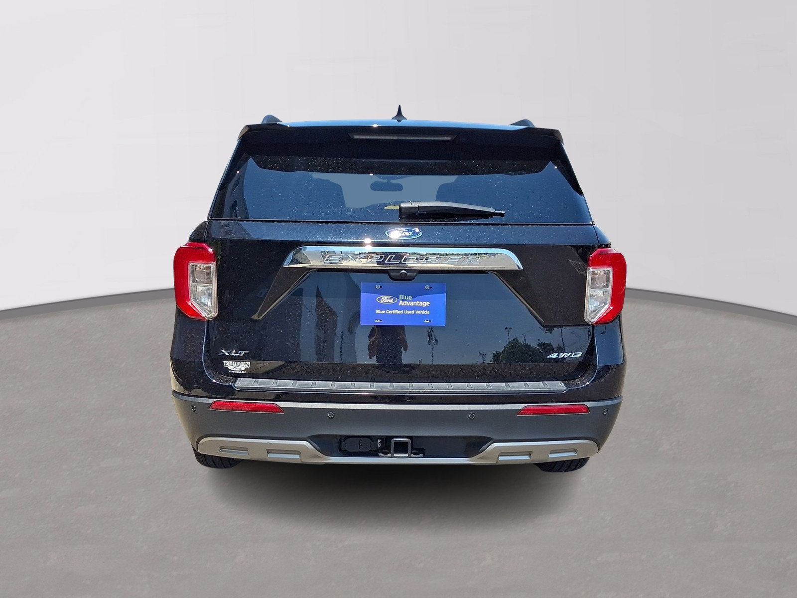 Certified 2023 Ford Explorer XLT w/ Equipment Group 202A AWD/4WD image 5