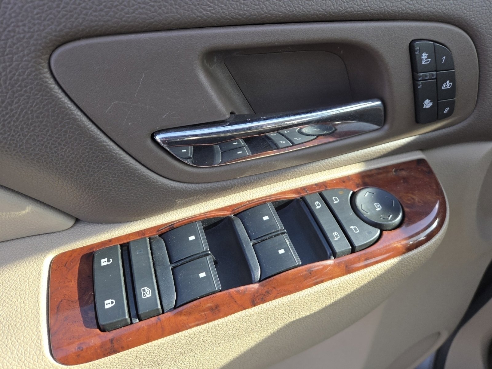 Used 2012 GMC Yukon SLT w/ SLT-2 Equipment Package image 26