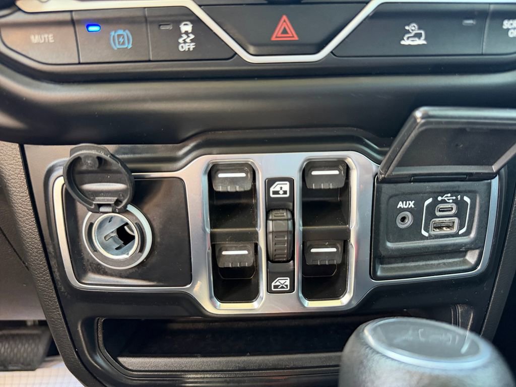 Used 2023 Jeep Wrangler Unlimited w/ Cold Weather Group AWD/4WD image 25