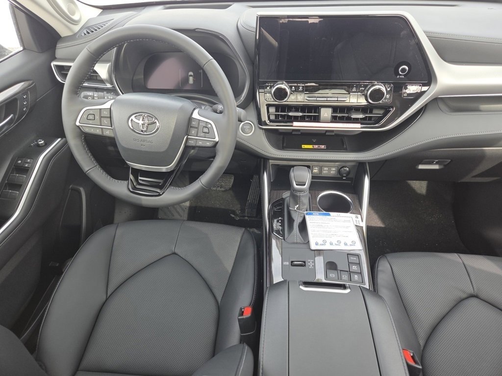 New 2026 Toyota Highlander Platinum image 30