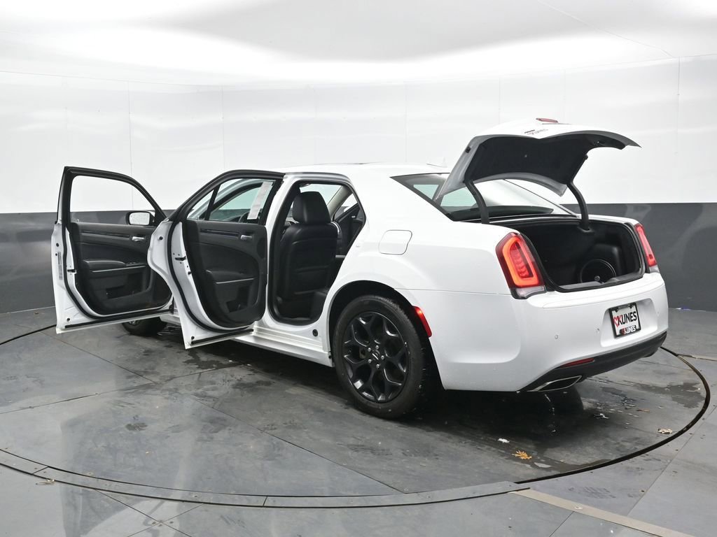 Used 2023 Chrysler 300 Touring L w/ Popular Equipment Group image 54