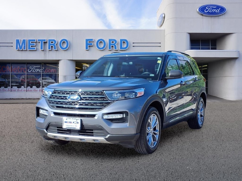 Certified 2022 Ford Explorer XLT w/ Equipment Group 202A AWD/4WD image 7