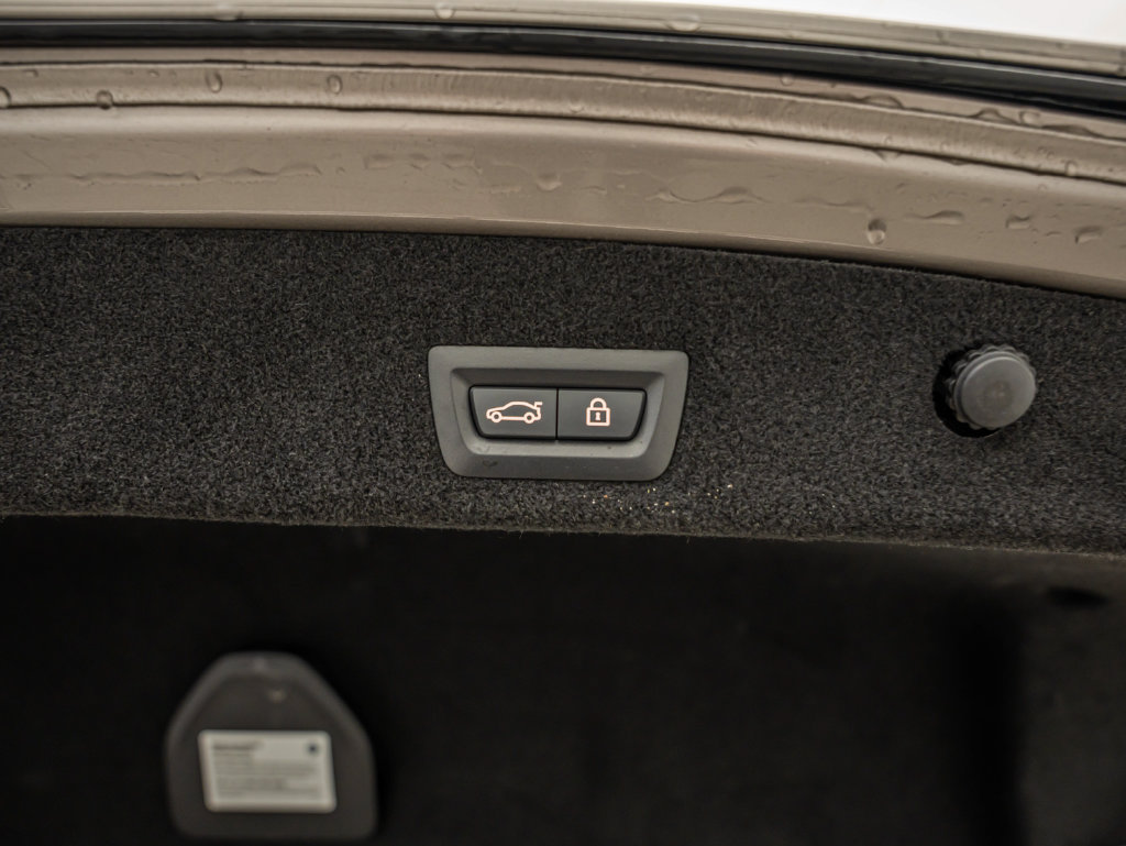 Used 2022 BMW 750i xDrive AWD/4WD image 48