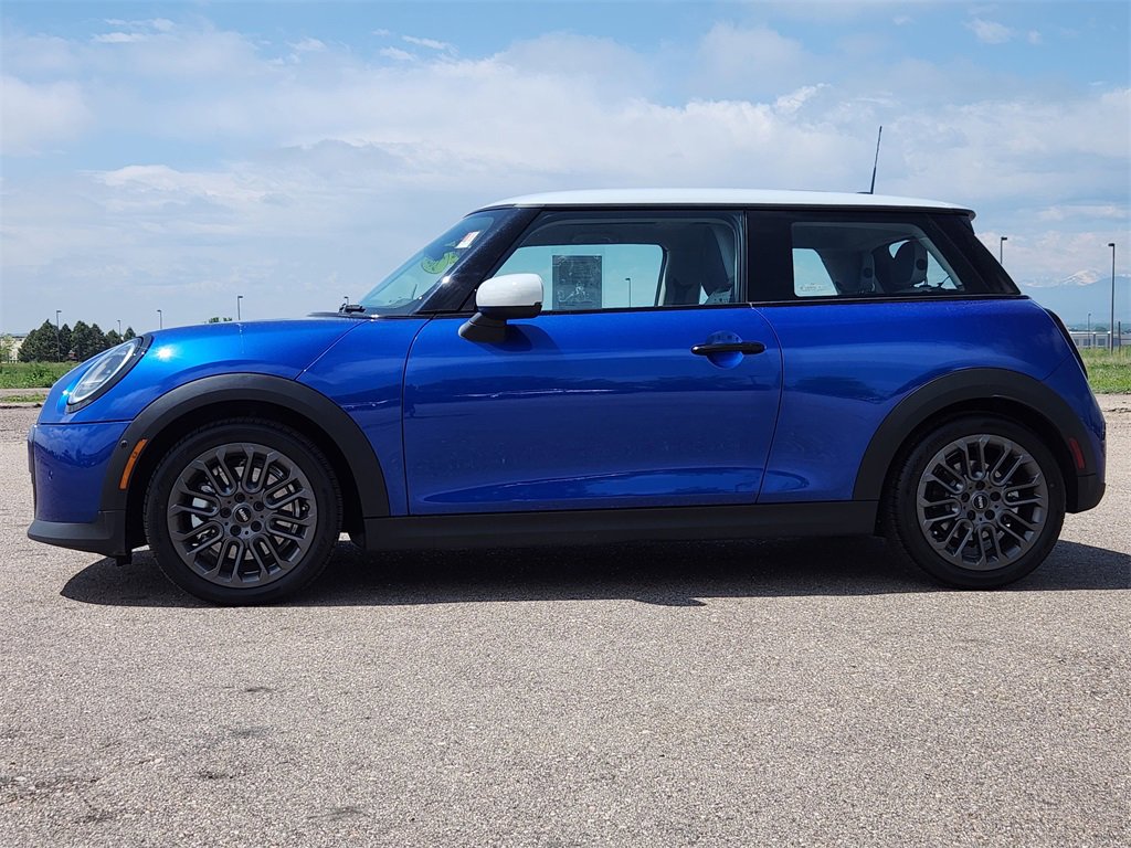 Used 2025 MINI Cooper 2-Door Hardtop image 4