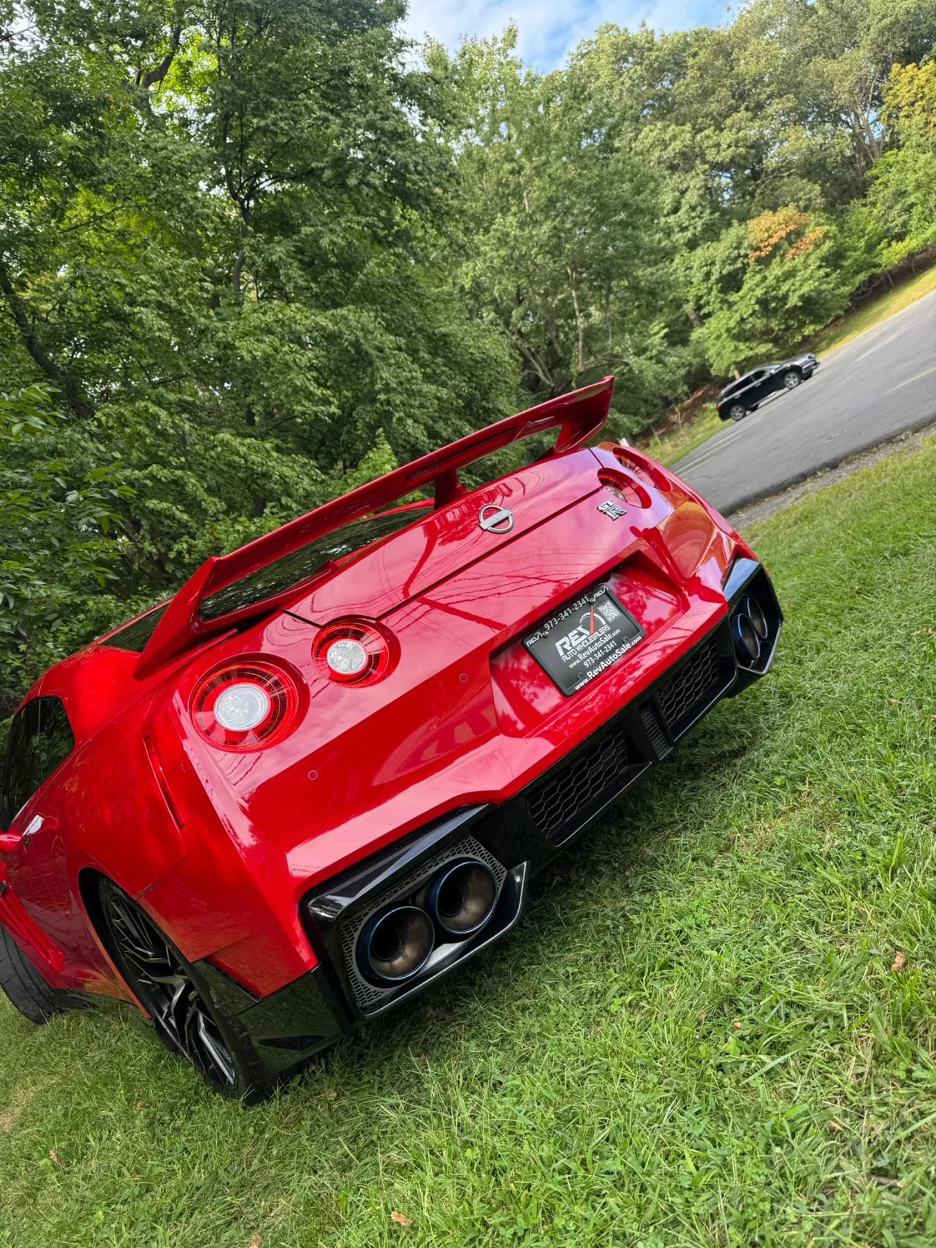 Used 2024 Nissan GT-R Premium w/ Premium Interior Package AWD/4WD image 15