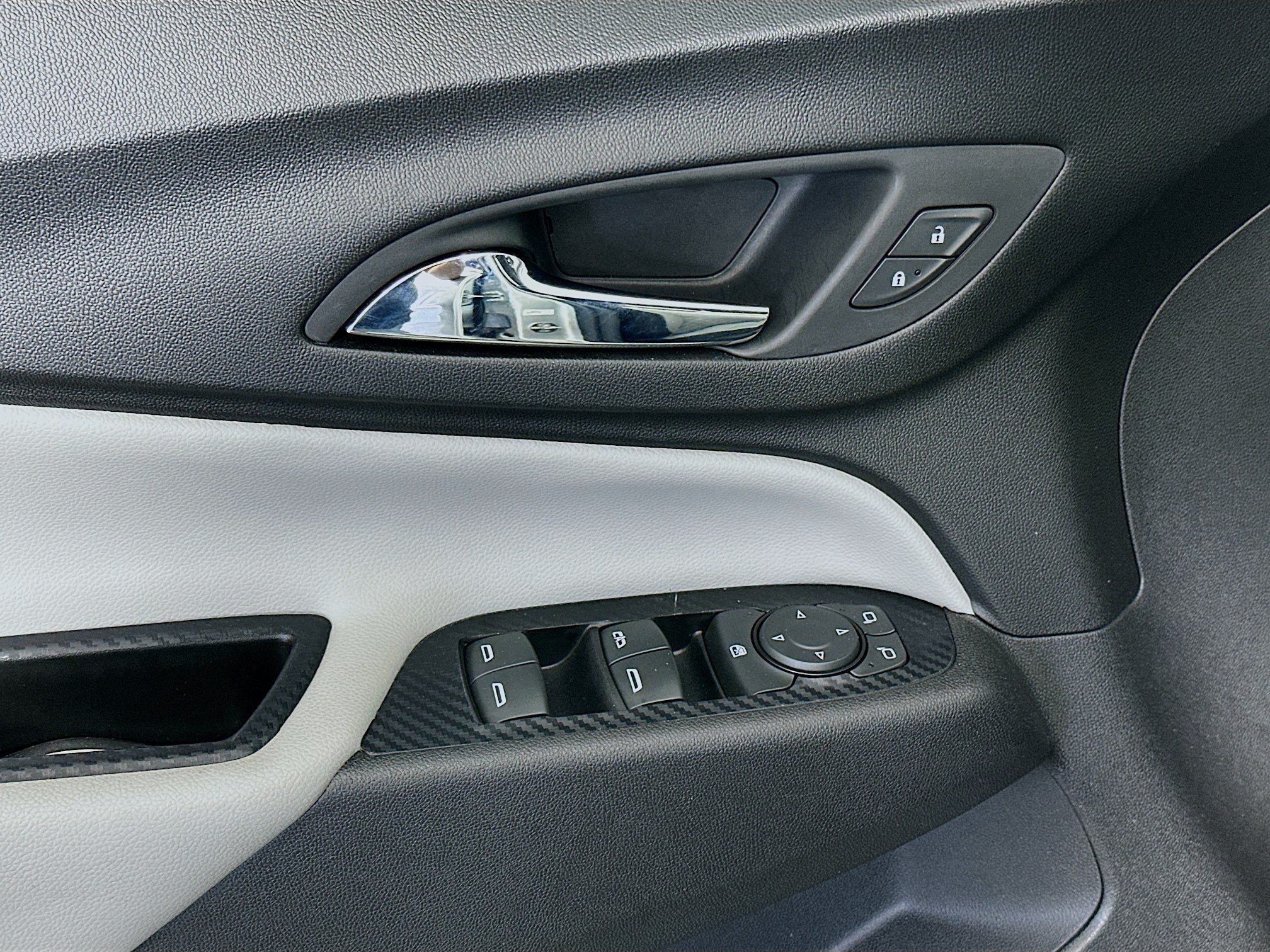Used 2020 Chevrolet Equinox LT FWD image 15