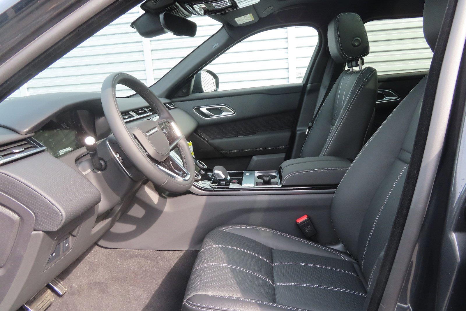 Used 2023 Land Rover Range Rover Velar R-Dynamic S image 16