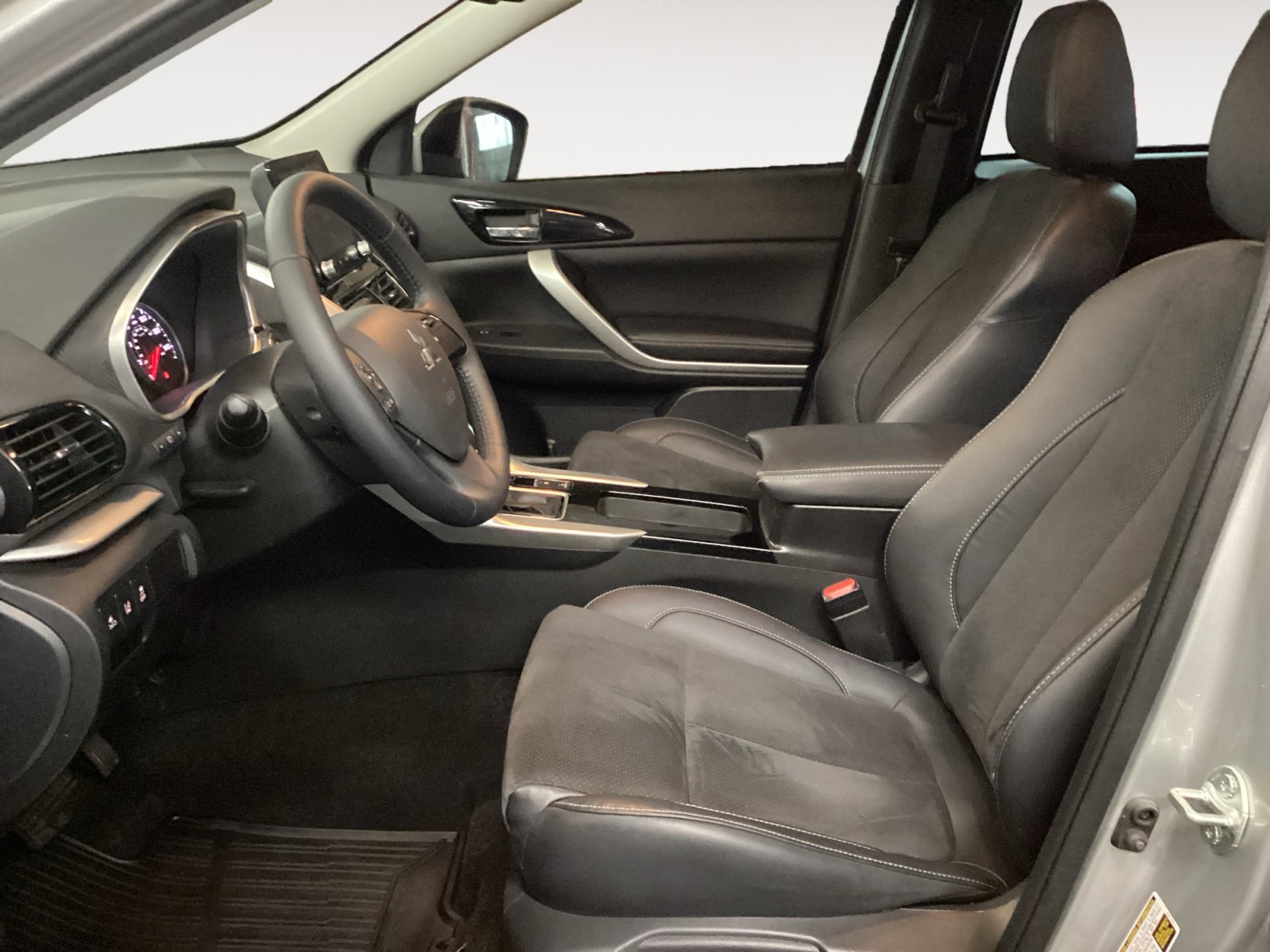 Used 2022 Mitsubishi Eclipse Cross SE image 9