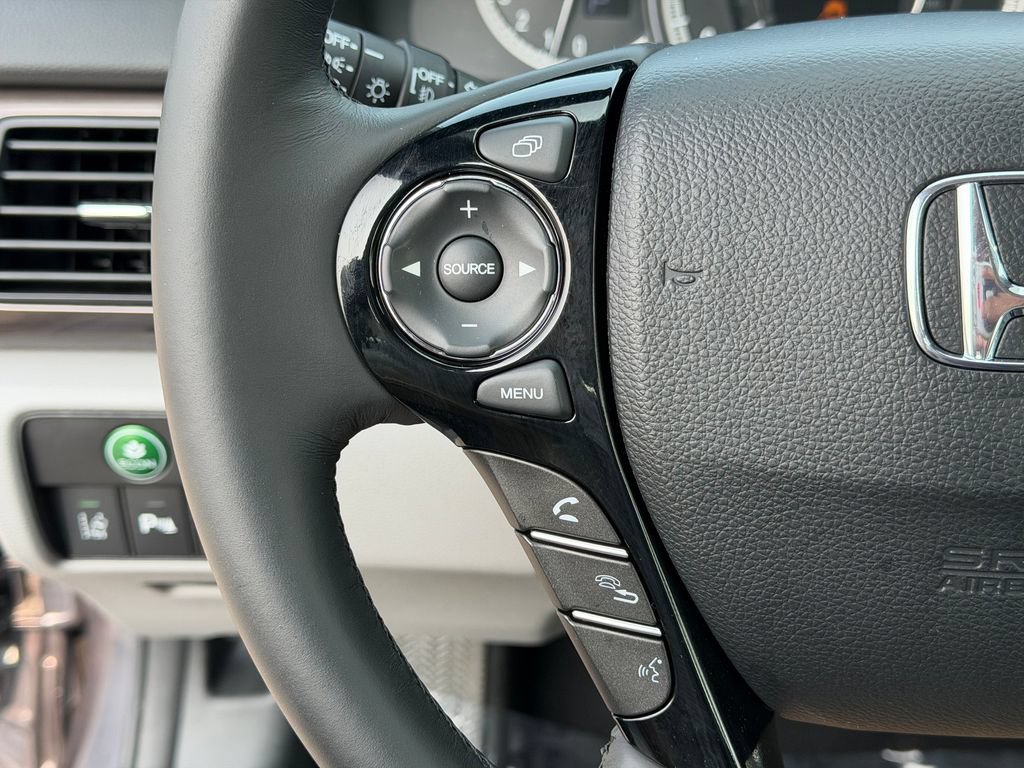 Used 2017 Honda Accord Touring image 26