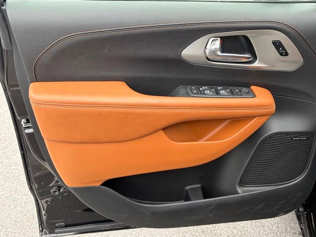 New 2026 Chrysler Pacifica Pinnacle AWD/4WD image 12