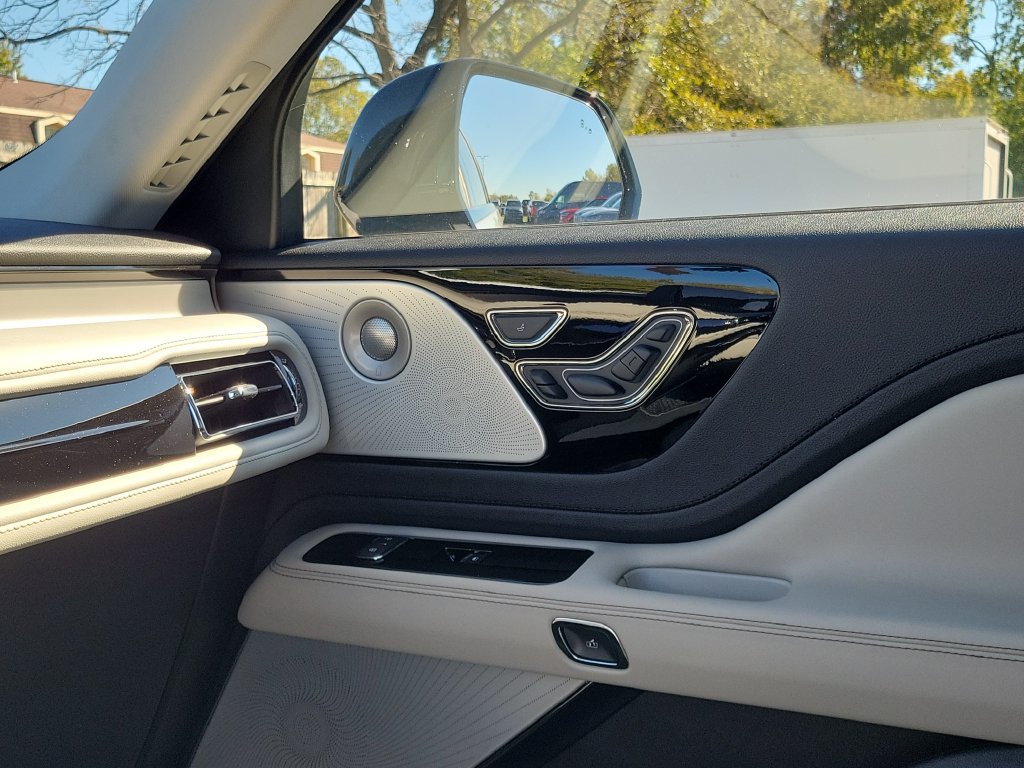 New 2027 Lincoln Aviator Reserve AWD/4WD image 30