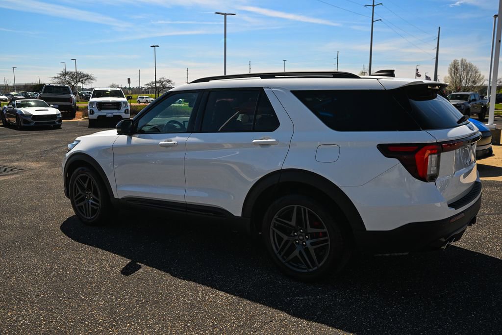Certified 2025 Ford Explorer ST AWD/4WD image 7