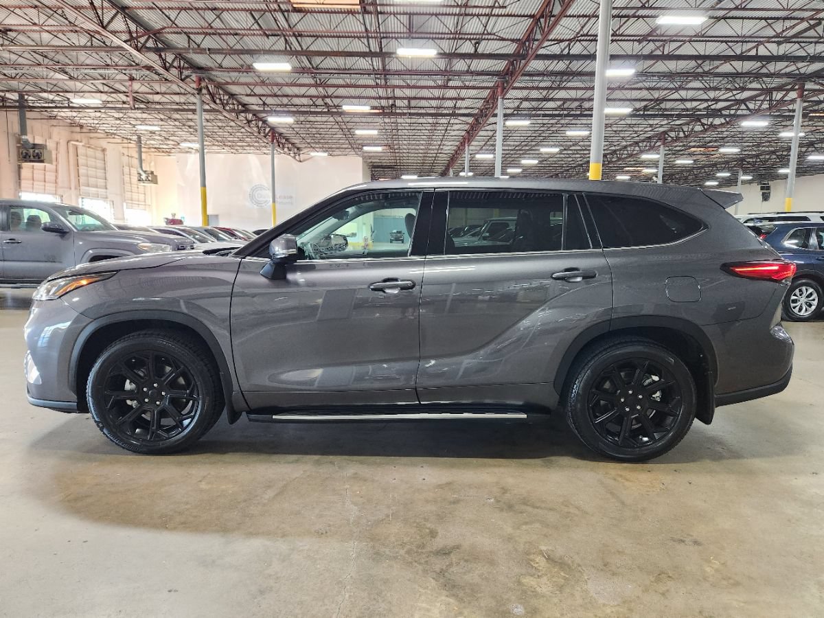 Used 2022 Toyota Highlander L FWD image 7