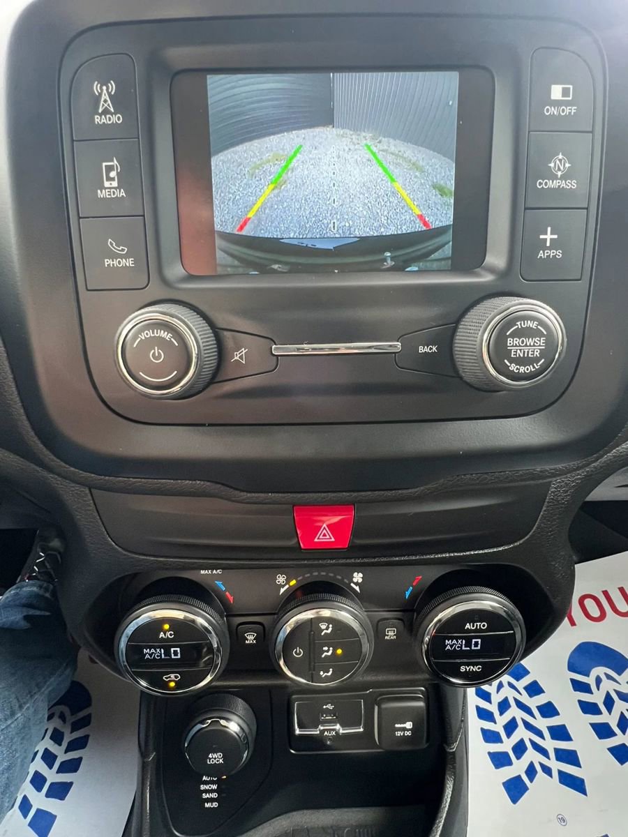 Used 2016 Jeep Renegade Latitude w/ Popular Equipment Group image 16