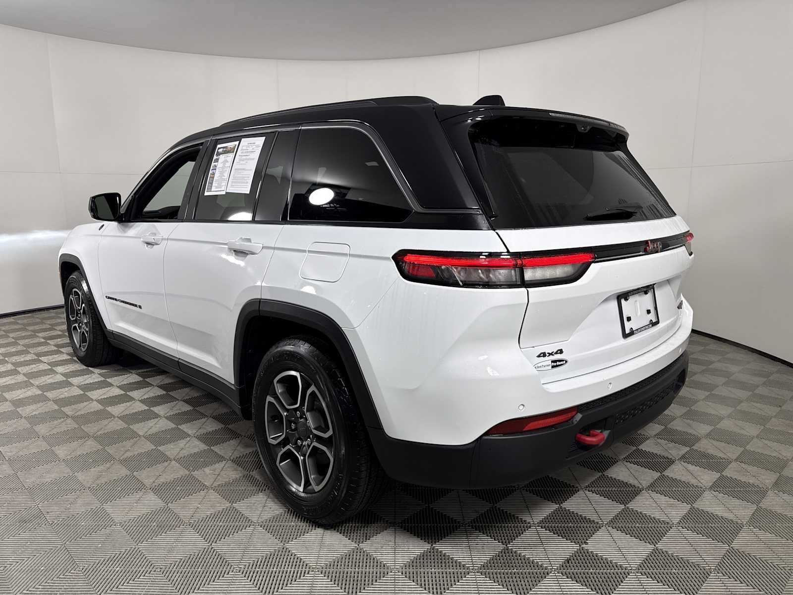 Used 2022 Jeep Grand Cherokee Trailhawk w/ Luxury Tech Group III image 6