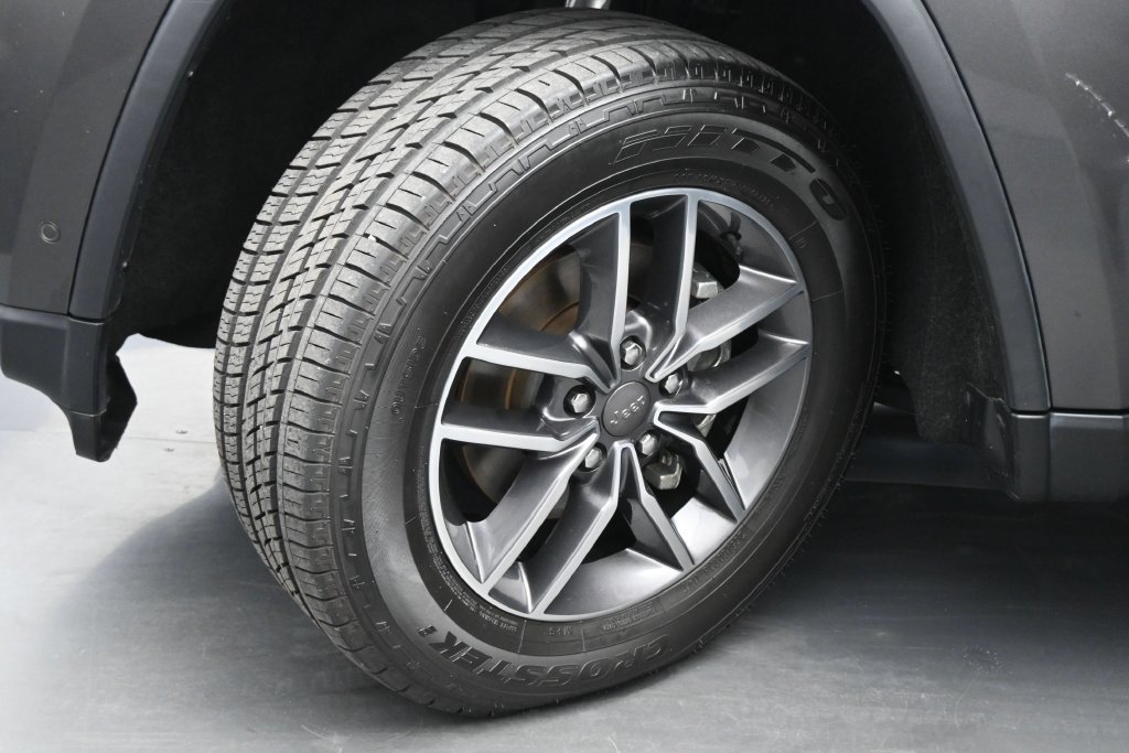 Used 2019 Jeep Grand Cherokee Limited AWD/4WD image 21